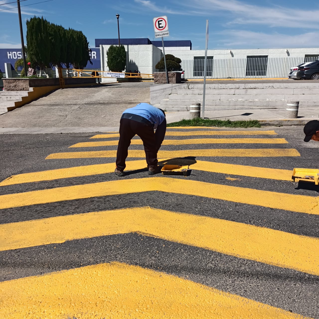 Realiza Ayuntamiento de Apetatitlán trabajos de balizamiento en zona de hospitales